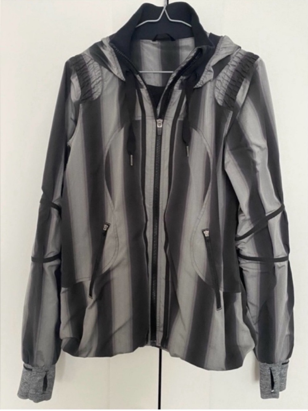 Lululemon Track & Field Jacket Size 6 Black Grey Stripes
